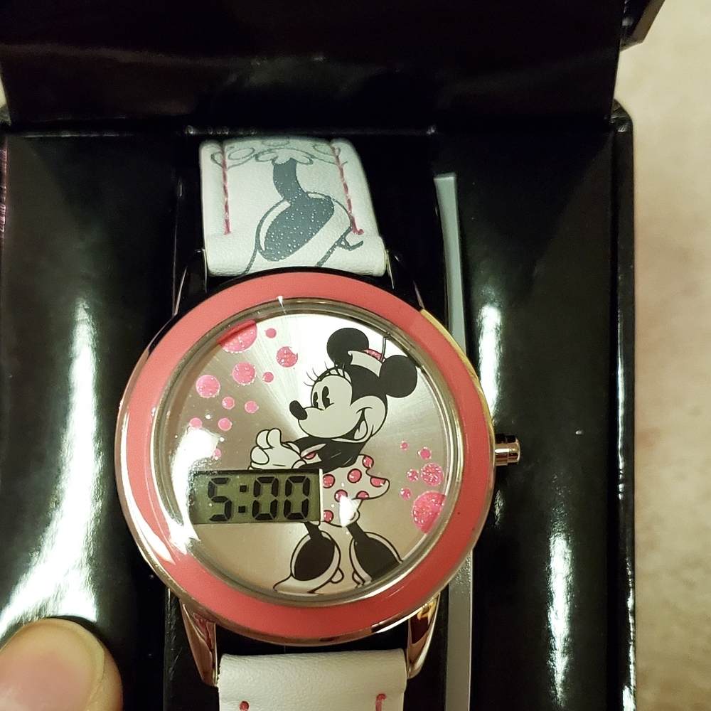 New Disney children's Minnie Mouse watch large can fit some adults